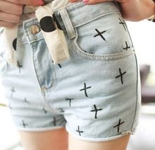 Shorts Detalhe Cruz